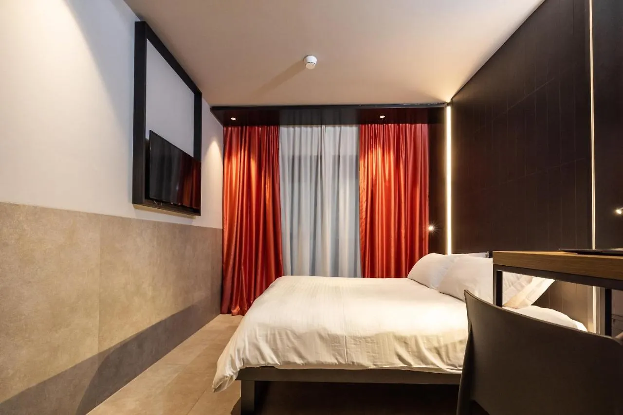 Smart Hotel Central Milan 4*,