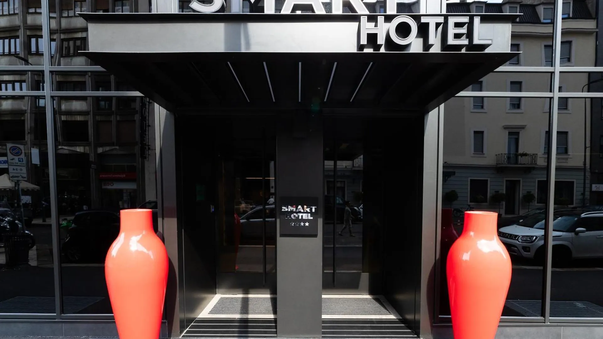 ****  Smart Hotel Central Milan Italy